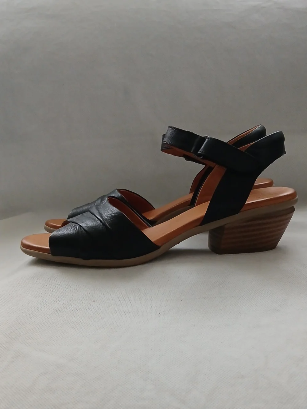 Miz Mooz Womens 41 Kacie Black Leather Sandals Crossover Ankle Strap Block Heel